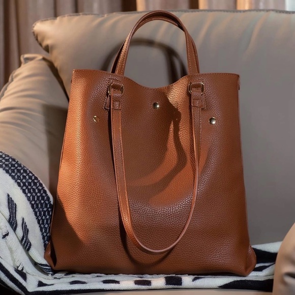 Elegant Brown Leather Tote Bag - Picture 3 of 10